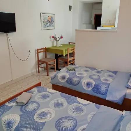 Πανσιόν Bresina Povljana