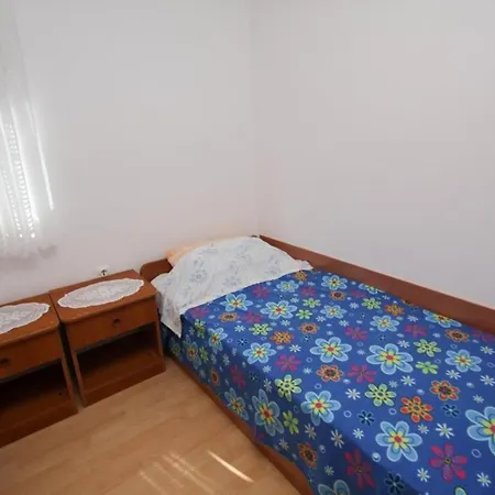 Πανσιόν Bresina Povljana